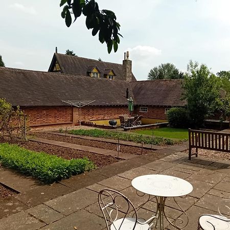 Villa Dovehouse Farm à Birmingham Extérieur photo